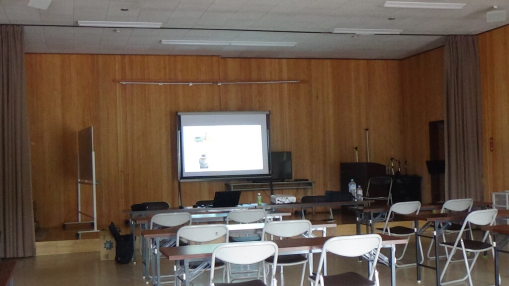 岡山県矢掛町。公民館での子供向け出前授業