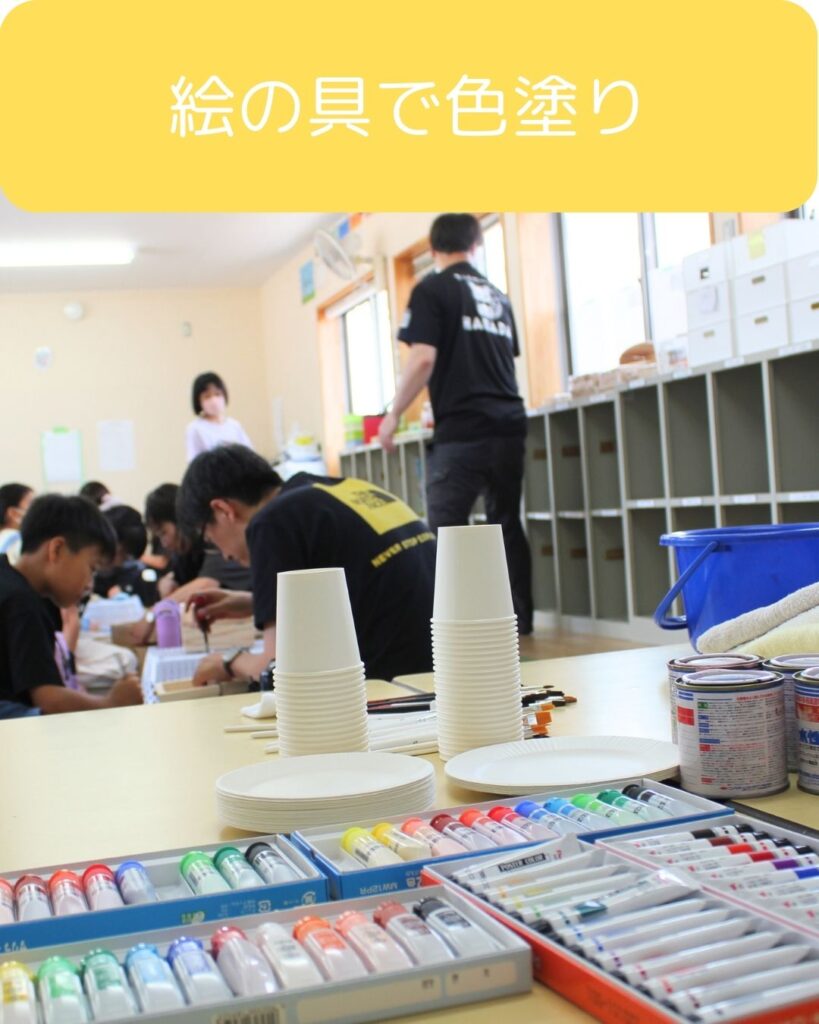 津山市内の学童保育(放課後児童クラブ)で親子木工教室を開催。親子制作活動。