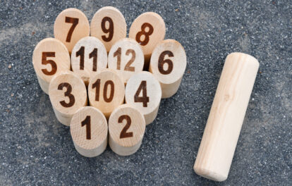 公民館講座でニュースポーツのモルックを体験。こどもから大人まで楽しめる企画