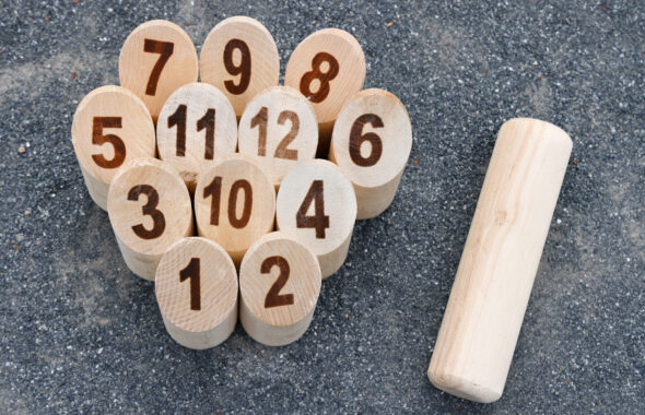 公民館講座でニュースポーツのモルックを体験。こどもから大人まで楽しめる企画