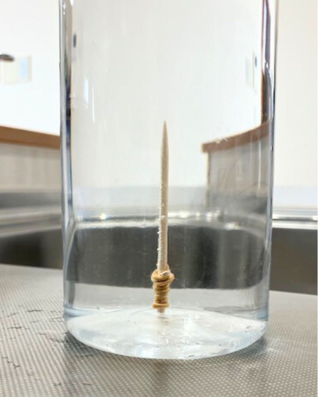 おもしろい水の実験。岡山県内の学童保育（放課後児童クラブ）を中心に出前授業はおまかせ。楽しく学べる講師です。イベントやワークショップも可能です。