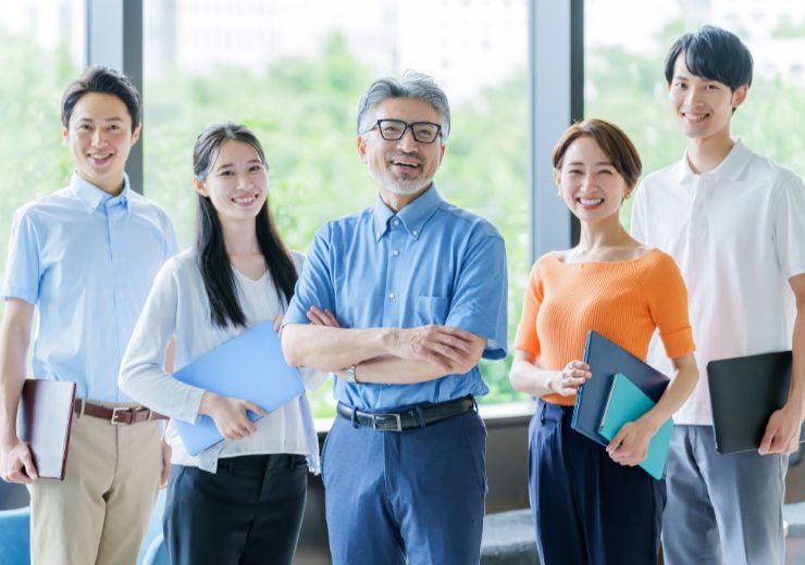 出前授業の講師紹介。夏休みの工作や運動。宿題の絵画の先生など