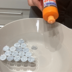 水の実験。洗剤を入れるとどうなる。表面張力