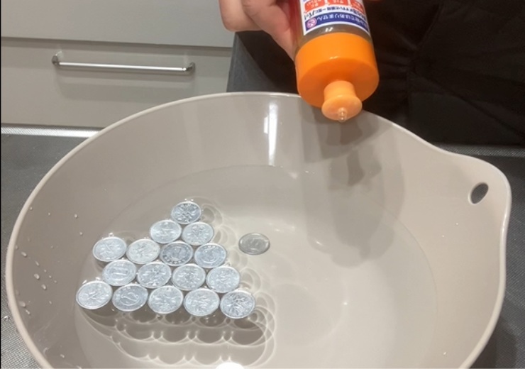 水の実験。洗剤を入れるとどうなる。表面張力