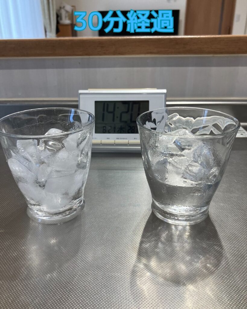 透明氷。市販の氷と家庭の冷凍庫の氷で溶け方の違いを比べてみる。小学生の夏休みの自由研究のヒント。