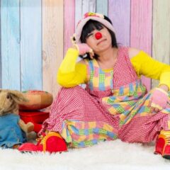 大道芸人。ピアノ講師。マジックや楽しめるショーも出来ます。子ども向け出前授業や放課後児童クラブ企画等。夏休みや冬休みクリスマスショーなども。